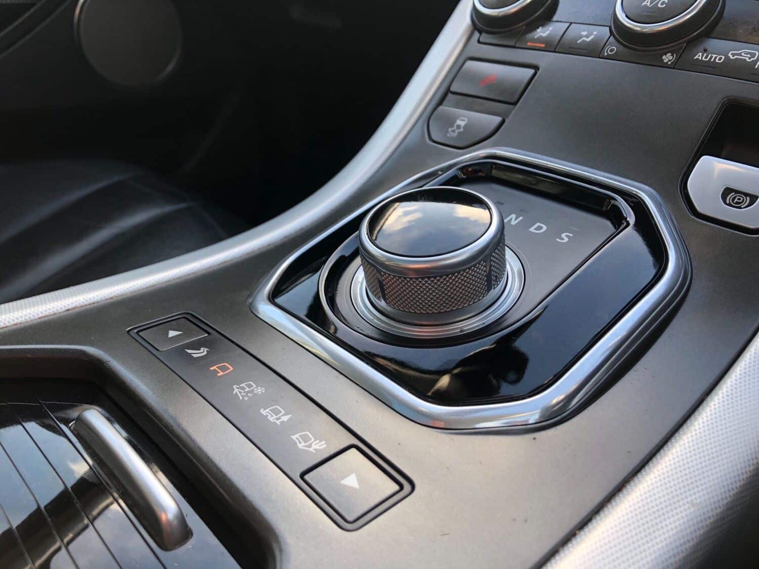 mechanizm zmiany biegów blokuje się podczas jazdy