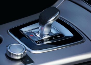 automatyczną skrzynią biegów