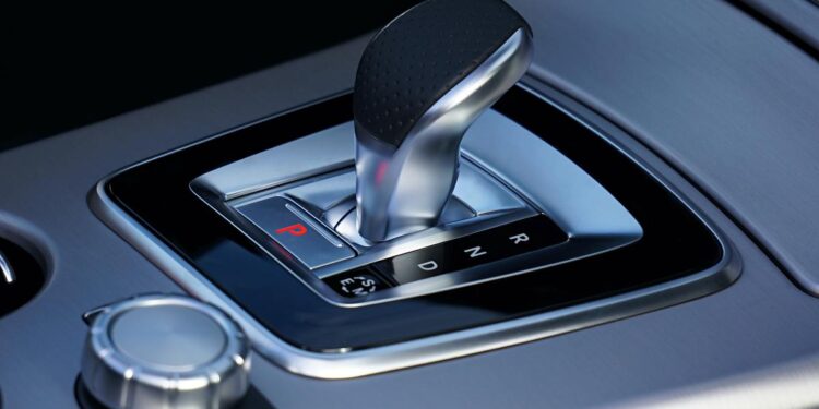 automatyczną skrzynią biegów